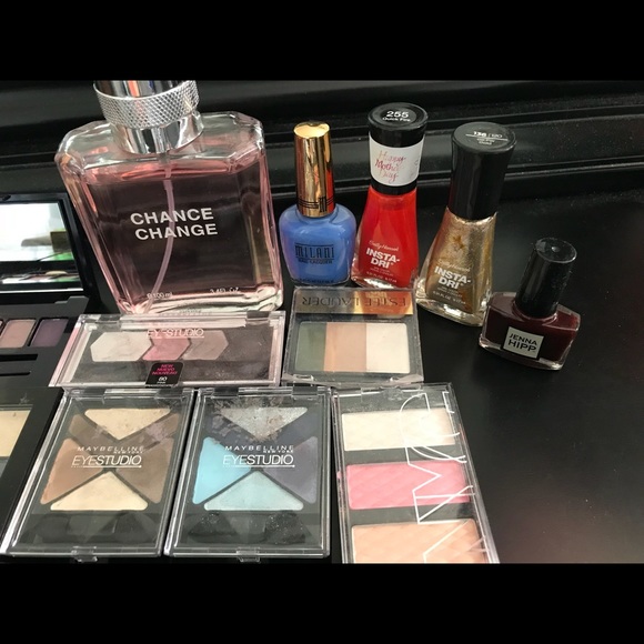 Random makeup bundle - Picture 3 of 5